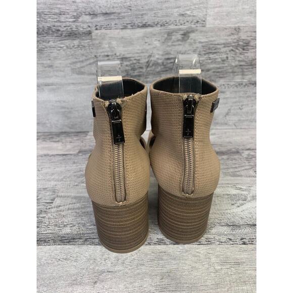 Kenneth Cole Reaction Beige Open Toe Block Heel Sandals Womens Size 8.5M - Picture 3 of 8